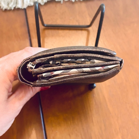 Burberry brown leather with Nova Check design compact wallet. Unisex - Picture 8 of 14